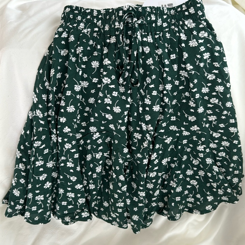 Brand new Princess  Polly floral skirt size 0.